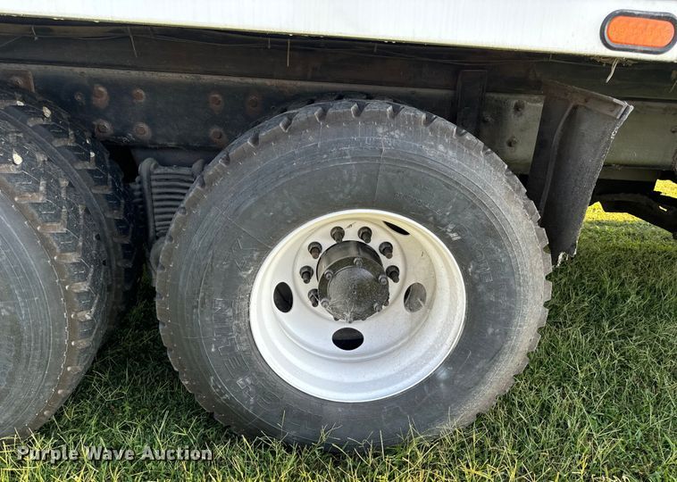 image for item DP6687 2004 Mack MR688S refuse truck