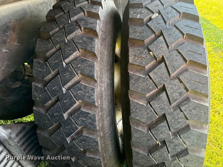 image for item DP6687 2004 Mack MR688S refuse truck