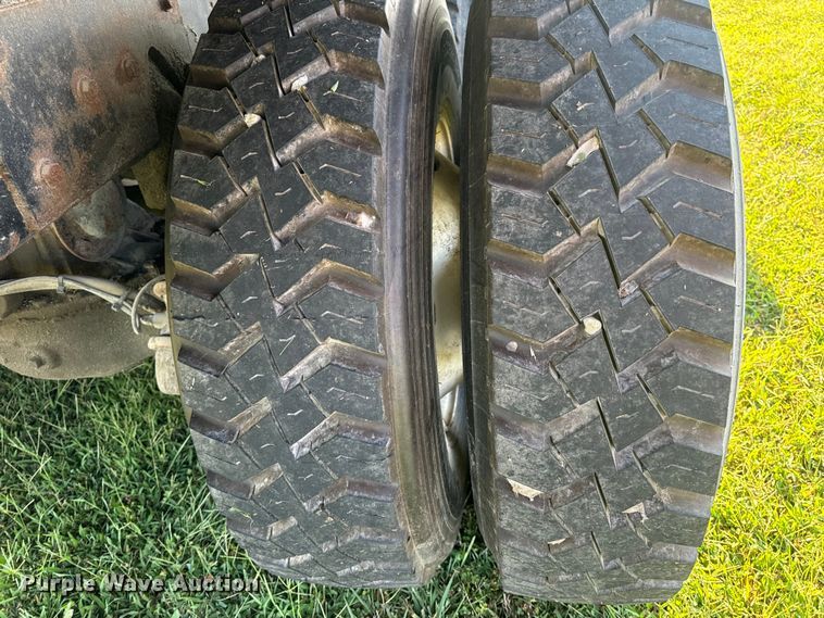 image for item DP6687 2004 Mack MR688S refuse truck