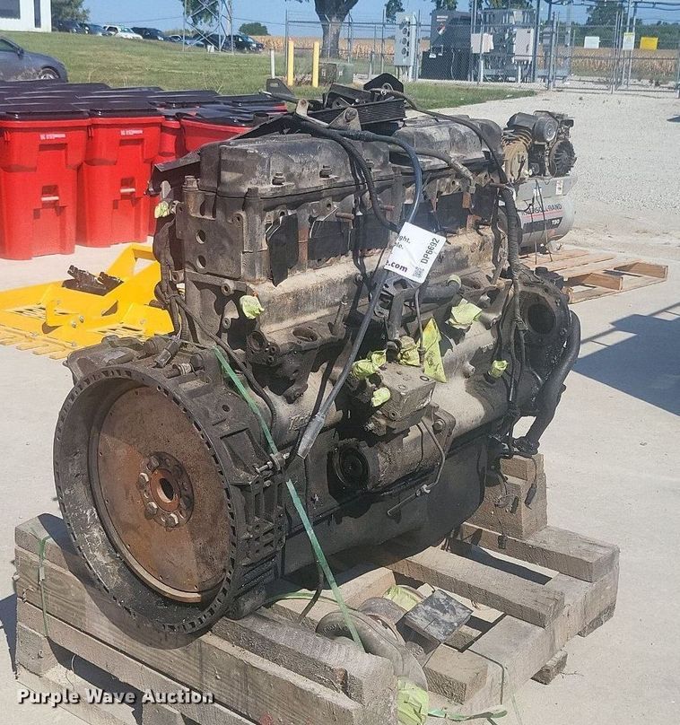 image for item DP6692 (2) Mack E7-350 engines 