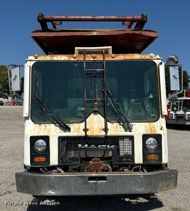 image for item DP6695 2006 Mack MR688S refuse truck