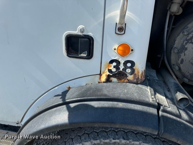 image for item DP6695 2006 Mack MR688S refuse truck