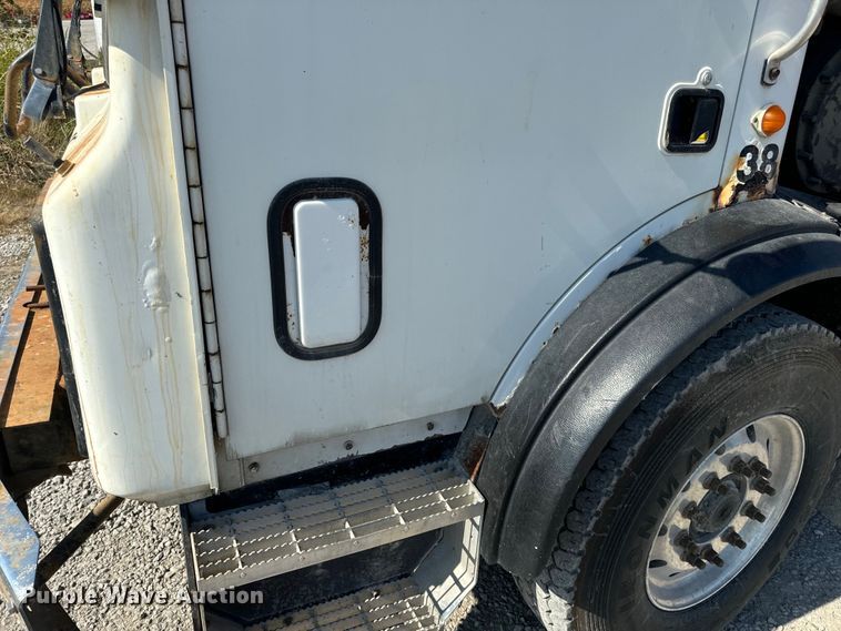 image for item DP6695 2006 Mack MR688S refuse truck