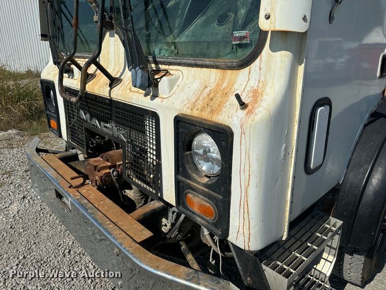 image for item DP6695 2006 Mack MR688S refuse truck