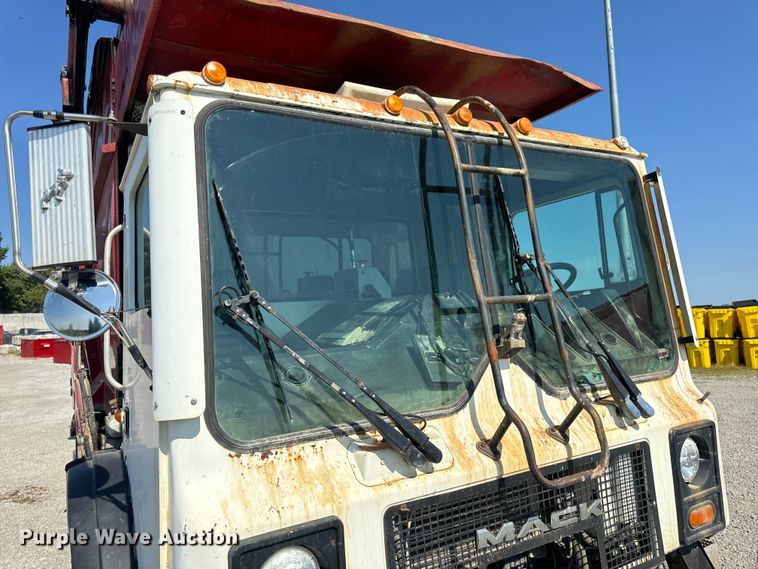 image for item DP6695 2006 Mack MR688S refuse truck