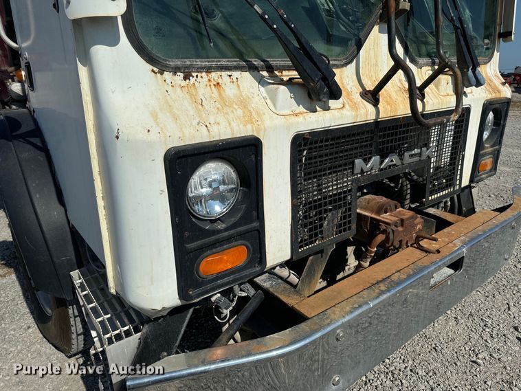 image for item DP6695 2006 Mack MR688S refuse truck