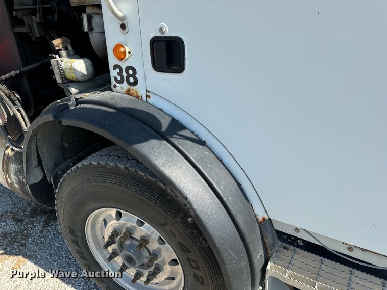 image for item DP6695 2006 Mack MR688S refuse truck