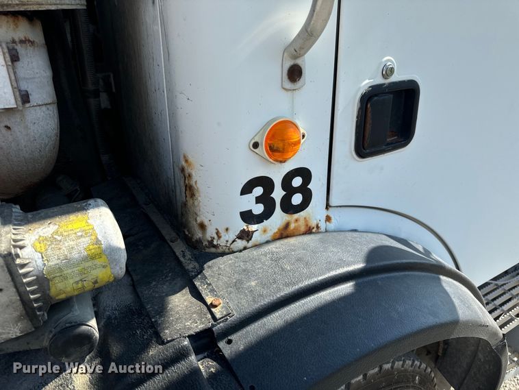 image for item DP6695 2006 Mack MR688S refuse truck