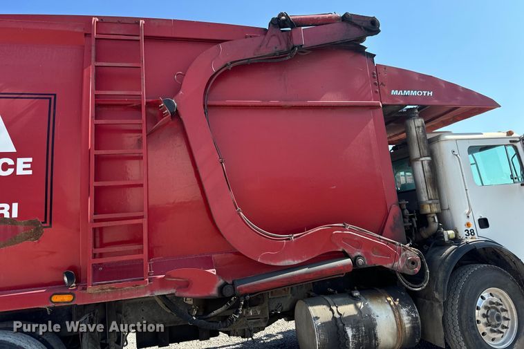 image for item DP6695 2006 Mack MR688S refuse truck