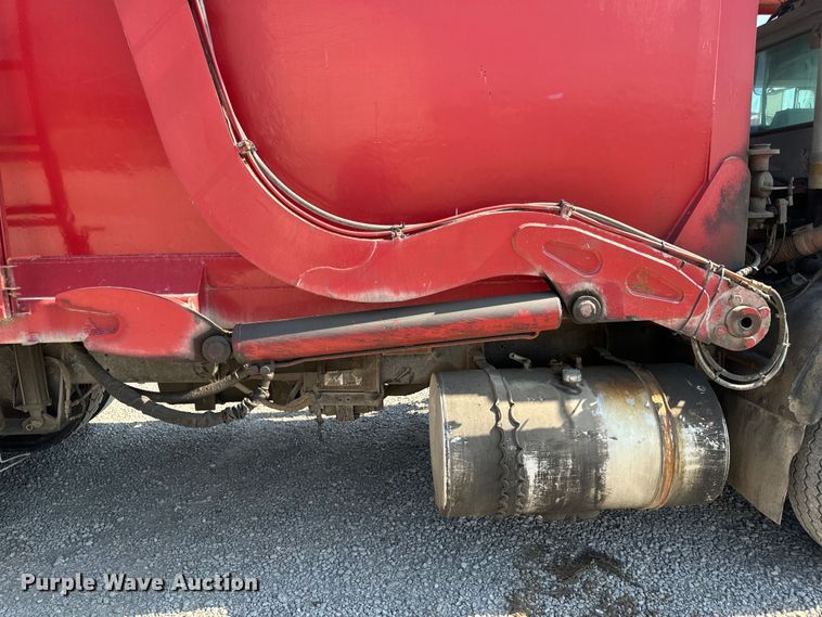 image for item DP6695 2006 Mack MR688S refuse truck