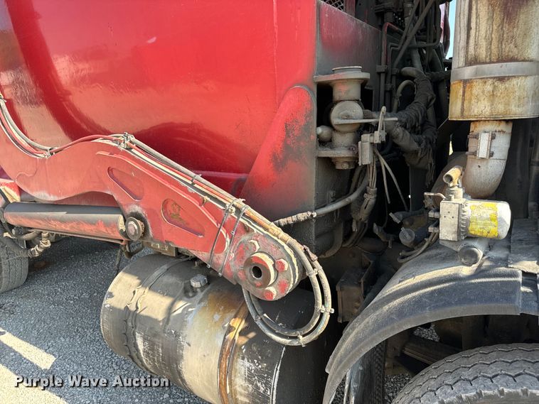 image for item DP6695 2006 Mack MR688S refuse truck