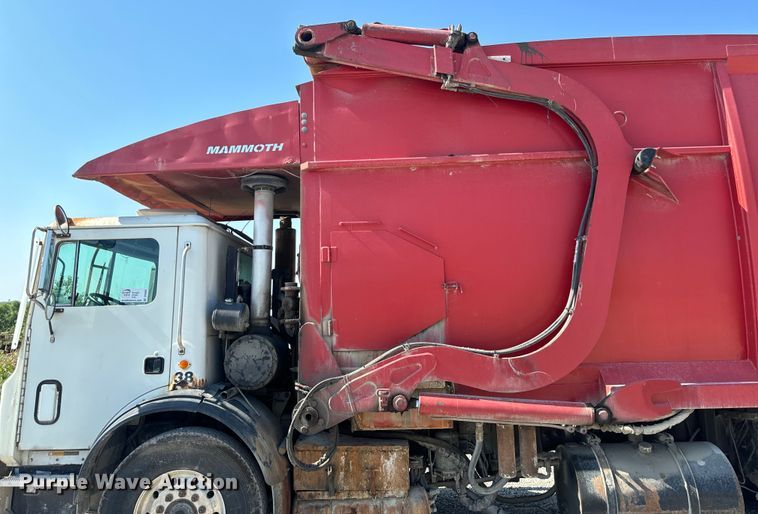 image for item DP6695 2006 Mack MR688S refuse truck