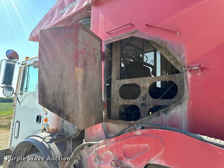 image for item DP6695 2006 Mack MR688S refuse truck