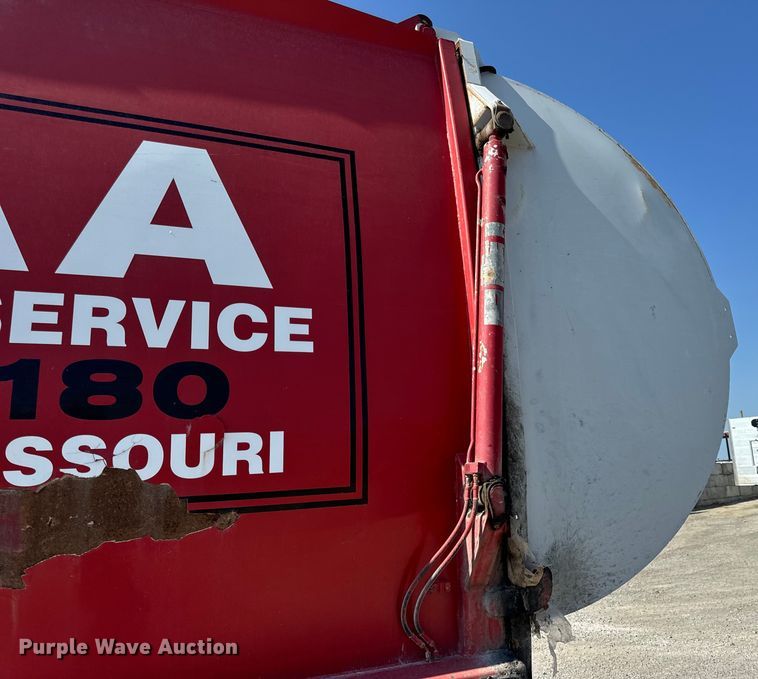 image for item DP6695 2006 Mack MR688S refuse truck