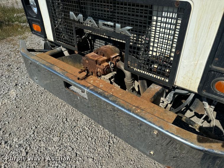 image for item DP6695 2006 Mack MR688S refuse truck