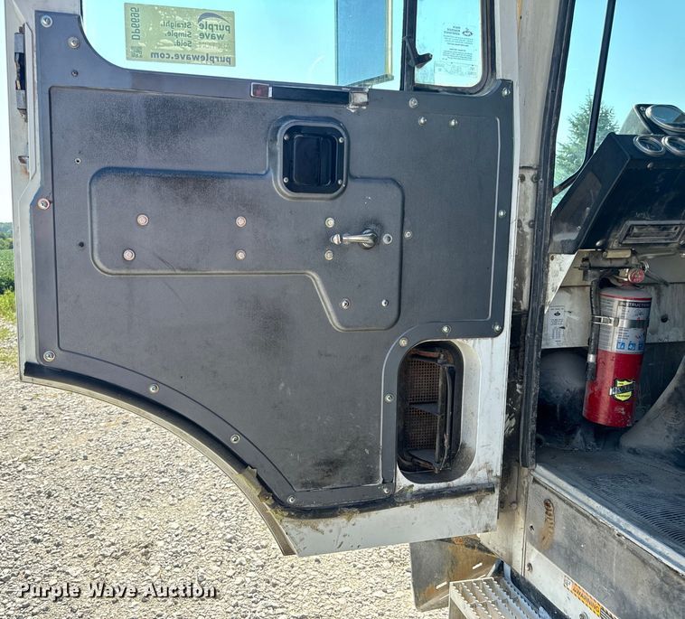 image for item DP6695 2006 Mack MR688S refuse truck