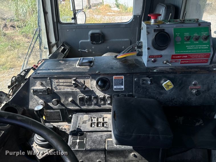 image for item DP6695 2006 Mack MR688S refuse truck