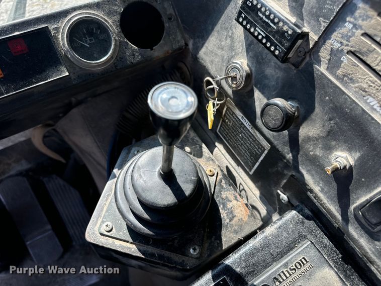 image for item DP6695 2006 Mack MR688S refuse truck