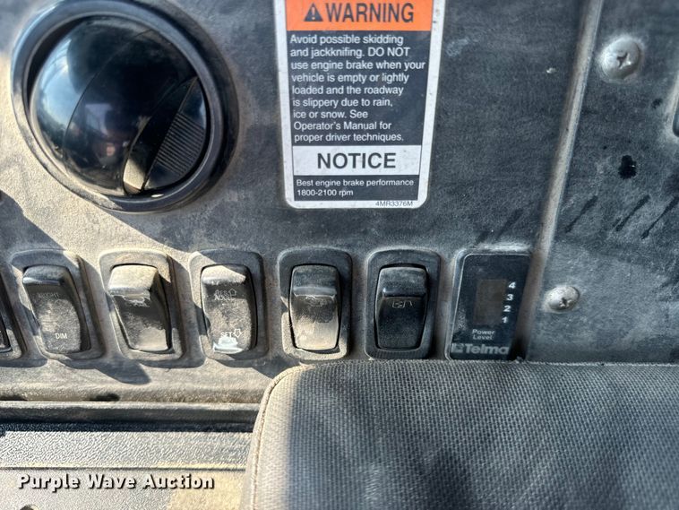 image for item DP6695 2006 Mack MR688S refuse truck