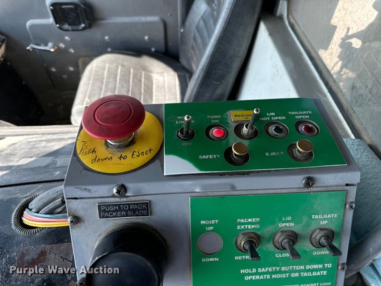 image for item DP6695 2006 Mack MR688S refuse truck