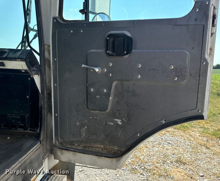 image for item DP6695 2006 Mack MR688S refuse truck