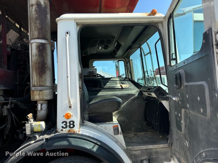 image for item DP6695 2006 Mack MR688S refuse truck