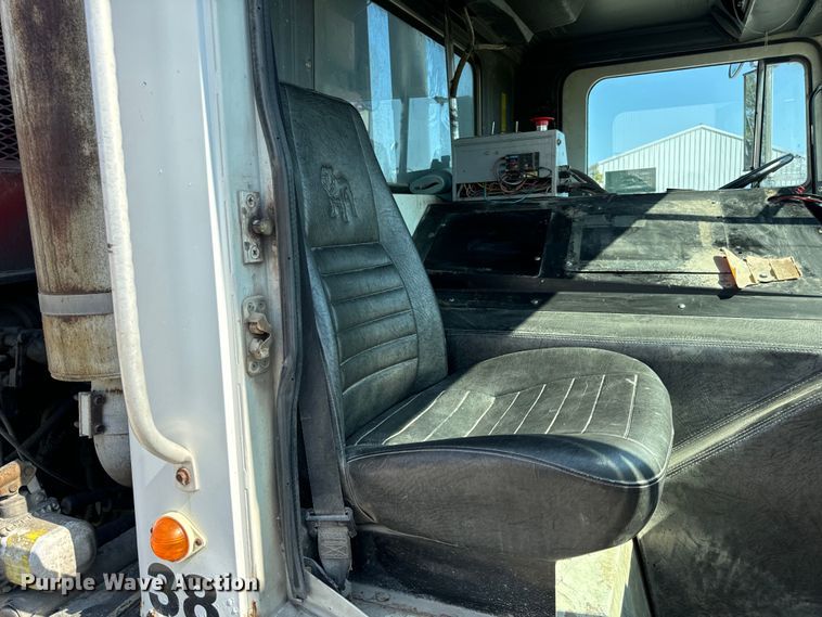 image for item DP6695 2006 Mack MR688S refuse truck