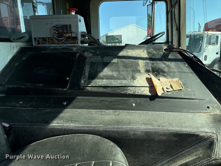 image for item DP6695 2006 Mack MR688S refuse truck