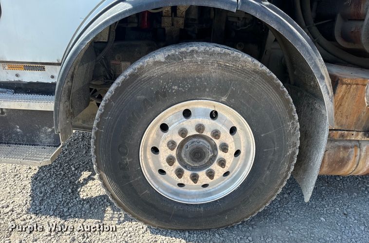 image for item DP6695 2006 Mack MR688S refuse truck