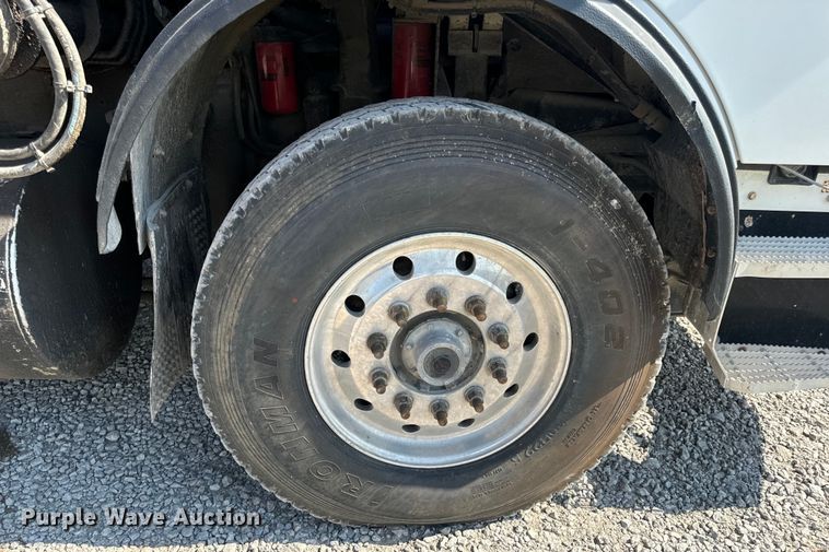 image for item DP6695 2006 Mack MR688S refuse truck