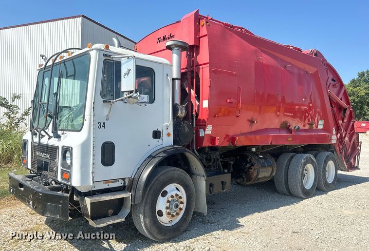 image for item DP6696 2004 Mack MR688 refuse truck