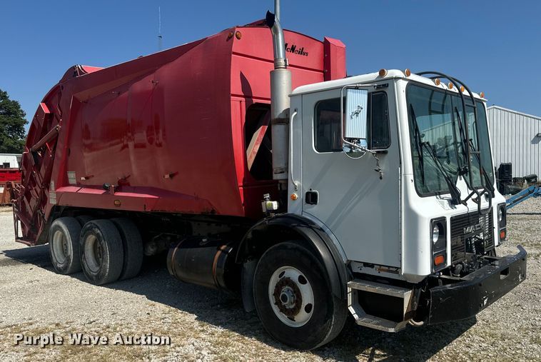 image for item DP6696 2004 Mack MR688 refuse truck