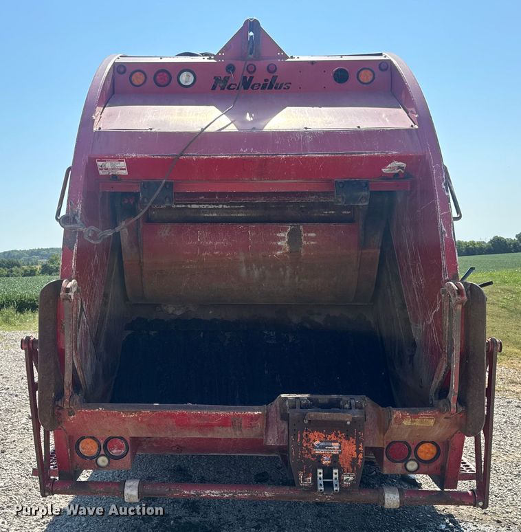 image for item DP6696 2004 Mack MR688 refuse truck