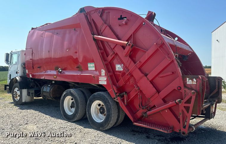 image for item DP6696 2004 Mack MR688 refuse truck