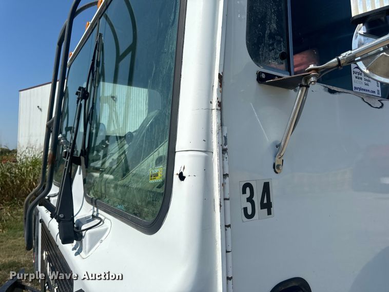 image for item DP6696 2004 Mack MR688 refuse truck