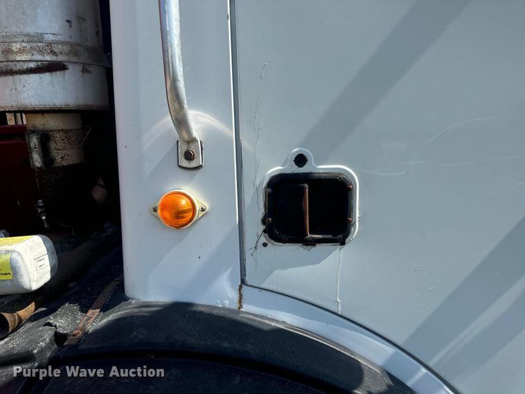 image for item DP6696 2004 Mack MR688 refuse truck