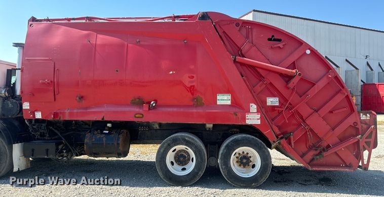 image for item DP6696 2004 Mack MR688 refuse truck