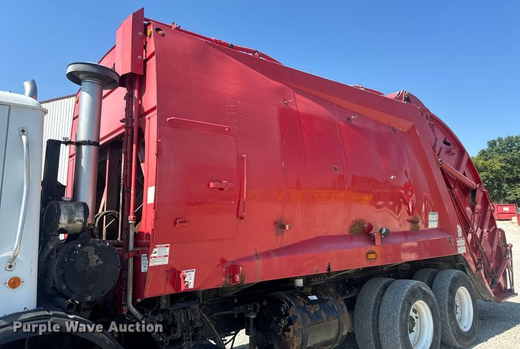 image for item DP6696 2004 Mack MR688 refuse truck