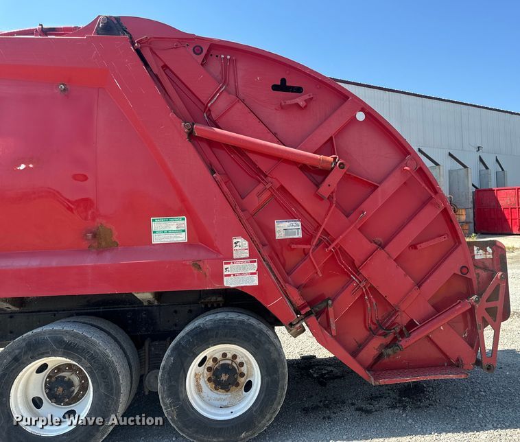 image for item DP6696 2004 Mack MR688 refuse truck