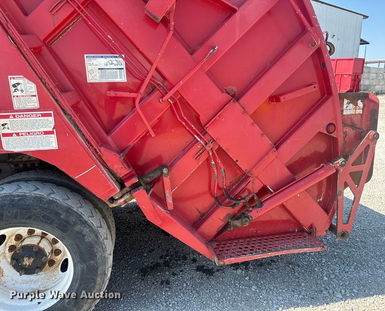 image for item DP6696 2004 Mack MR688 refuse truck