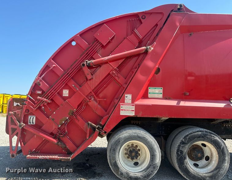 image for item DP6696 2004 Mack MR688 refuse truck