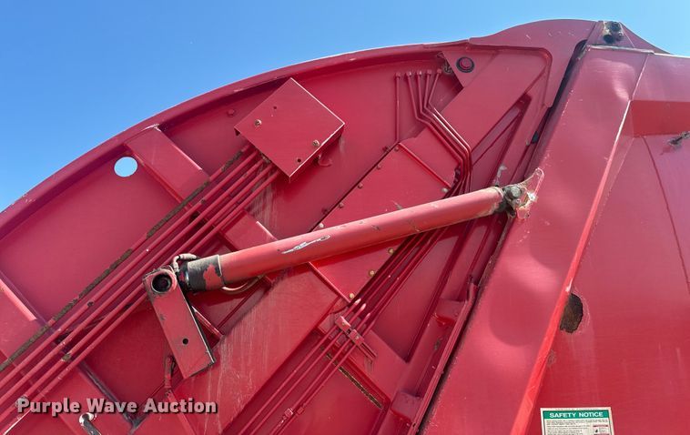 image for item DP6696 2004 Mack MR688 refuse truck