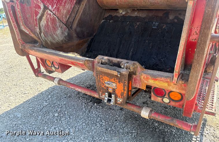 image for item DP6696 2004 Mack MR688 refuse truck