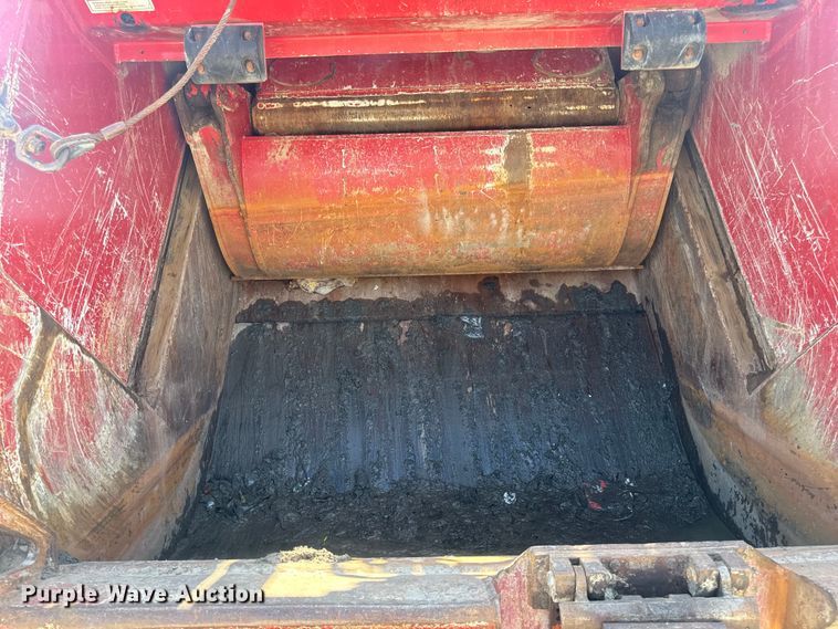 image for item DP6696 2004 Mack MR688 refuse truck