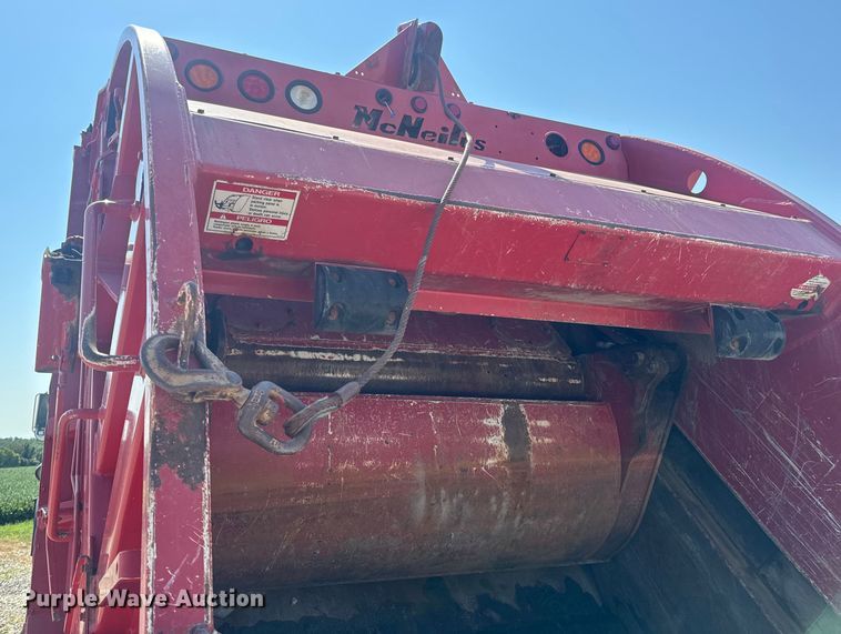 image for item DP6696 2004 Mack MR688 refuse truck