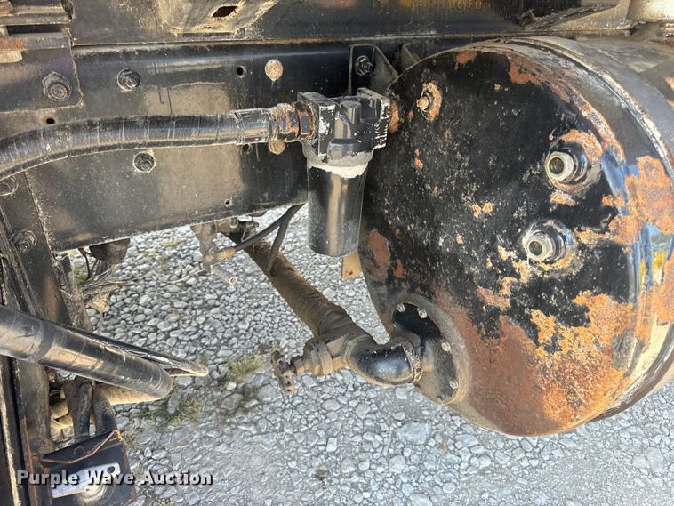 image for item DP6696 2004 Mack MR688 refuse truck