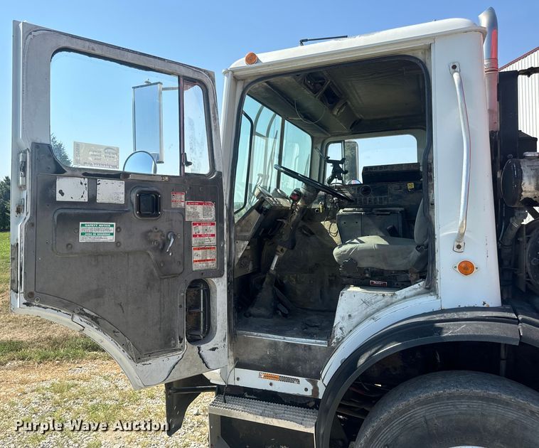 image for item DP6696 2004 Mack MR688 refuse truck