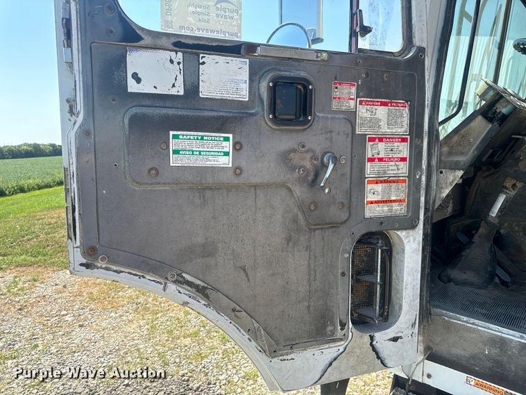 image for item DP6696 2004 Mack MR688 refuse truck