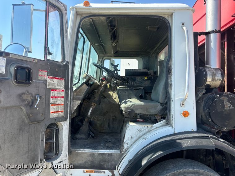 image for item DP6696 2004 Mack MR688 refuse truck