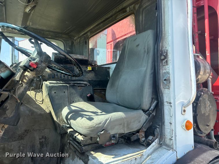 image for item DP6696 2004 Mack MR688 refuse truck